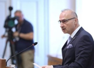 Kryediplomati kroat, Vuçiqit: Zotëri, s’po shkon në det, Serbia s’është përballur me të kaluarën