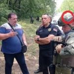 Aleksandar Vulin përkrah ushtarit serb që bart simbolin famëkeq rus ‘Z’