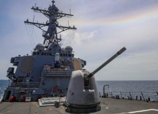 Anija luftarake e marinës amerikane lundron në ngushticën e Tajvanit, Kina e quan provokim