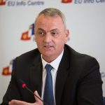 “Diskriminon Kishën Malazeze,” gazetari: Tre skenarët për fatin e Abazoviçit pas marrëveshjes me Kishën Serbe