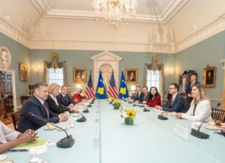 Kurti-Osmani, sqarim rreth fotove te Blinken “pa gruan me shami” (FOTO)