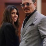 Johnny Depp ribashkohet me avokaten pas përfundimit të gjyqit
