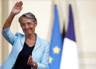 Kryeministrja franceze i mbijeton mocionit të mosbesimit