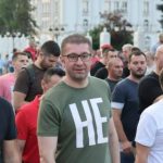 Protestuesit fyejnë rëndë edhe Mickoskin (VIDEO)