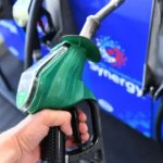 Pse po shtrenjtohet nafta?