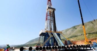 Info Shqip: Rriten çmimet e naftës pas zvogëlimit të sasisë së prodhimit