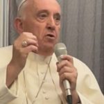 Papa Françesku thirrje për t’u dhënë fund sulmeve në Izrael dhe Palestinë