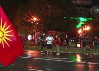 Përfundon protesta e opozitës, shpërndahen protestuesit dhe pakësohet numri i policëve