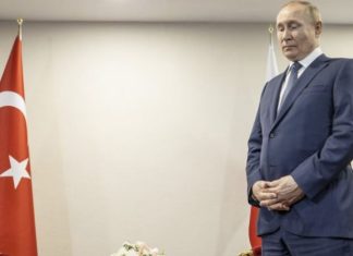 Erdogan i bëri Putinit ‘një hakmarrje të vogël’, këtë herë ishte presidenti rus ai që mbeti ‘i zënë ngushtë’ teksa priste homologun e tij turk