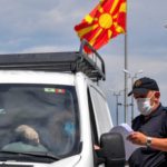 Ja sa duhet të prisni në kufi për hyrje e dalje nga shteti