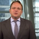 Komisioneri europian i zgjerimit, Varhelyi: Shqipëria tani ndahet nga Maqedonia, Evropës i është kthyer dëshira për zgjerim