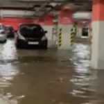Përmbytet East Gate Mall: Mbyll provizorisht qendrën tregtare për të evakuar vizitorët dhe punonjësit (VIDEO)