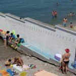 Muri tre metra i lartë ndan burrat dhe gratë, ku ndodhet plazhi i vetëm në Europë i tillë