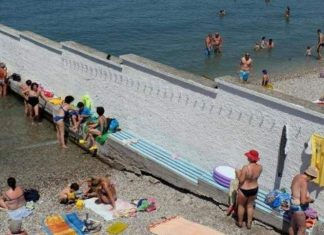 Muri tre metra i lartë ndan burrat dhe gratë, ku ndodhet plazhi i vetëm në Europë i tillë