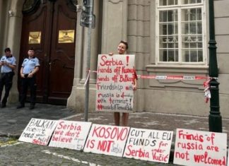 Aktivistë çekë protestojnë para ambasadës serbe në Pragë: Kosova nuk është Serbi