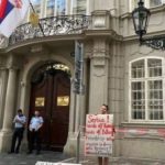 “Kosova nuk është Serbi”, aktivistët çekë protestojnë para ambasadës serbe