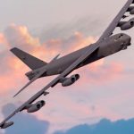 Dy avionë ushtarakë amerikanë fluturojnë të hënën mbi “Sheshin Skëndërbej”, ambasada fton qytetarët të shohin demonstrimin e forcës