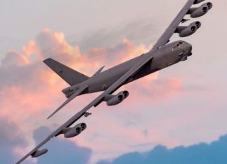 Dy avionë ushtarakë amerikanë fluturojnë të hënën mbi “Sheshin Skëndërbej”, ambasada fton qytetarët të shohin demonstrimin e forcës