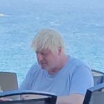 Mes reagimeve në Britaninë e Madhe, Boris Johnson shijon pushimet në Greqi