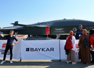 Fluturakja luftarake pa pilot “Bayraktar Kızılelma” ekspozohet për herë të parë në festivalin e aviacionit dhe hapësirës në Turqi