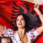 “Një komb, një flamur”, Dua Lipa uron 28 Nëntorin