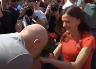 U shpall kampione e Europës, Rama i puth duart Luiza Gegës (VIDEO)