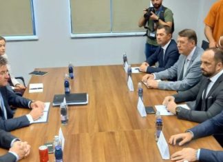 Escobar, Lajçak dhe ambasadori amerikam në veri të Kosovës, takohen me Rakiçin