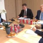 Kurti e Vuçiqi priten me hamburgerë dhe Coca-Cola në Bruksel