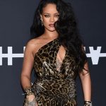 Rihanna rikthehet në qendër të vëmendjes dhe sjell trendin më të ri