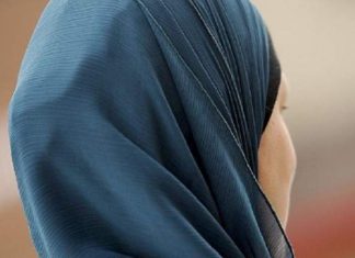 Dëshmia prekëse e profesoreshës kosovare: Pushimi nga puna para 14 vitesh për shaminë