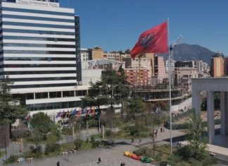 Tensionet në Veriun e Kosovës, autoritetet në Tiranë japin mbështetje të hapur Prishtinës