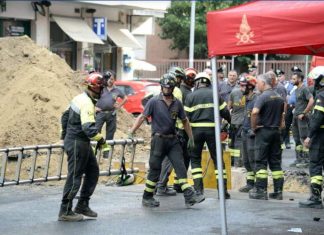 Tentuan vjedhjen e bankës duke groposur nën tokë, hajdutët bllokohen në tunel