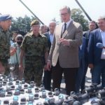 Dyfytyrësia e Vuçiçit, krenohet me armët dhe thotë se do të shkojë për paqe në Bruksel