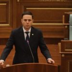 Abdixhiku i drejtohet Kurtit: Njerëzit e vetëm që flasin për rrëzimin e Qeverisë janë në kabinetin tënd