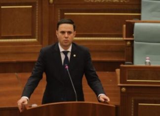 Abdixhiku i drejtohet Kurtit: Njerëzit e vetëm që flasin për rrëzimin e Qeverisë janë në kabinetin tënd