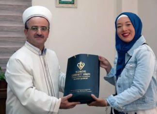 Turqi, gruaja panameze konvertohet në Islam dhe merr emrin Ajshe