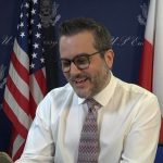 Kush është diplomati i parë shqiptaro-amerikan Bix Aliu, i emëruar ambasador në Mal të Zi nga presidenti Biden?