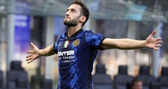 Info Shqip: I dha fitoren ndaj Barçës, Interi përgatit kontratën e re për Calhanoglu