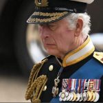 Mbreti Charles III: Si i mbërtheu të gjitha medaljet në xhaketën e tij?