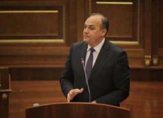 Hoxhaj-Kurtit: Mos e luaj të fortin me sindikatat dhe opozitën