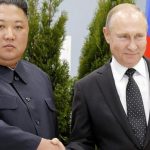 “Mbylle gojën”, Inteligjenca amerikane tha se Koreja e Veriut po furnizon Rusinë me armë, vendi komunist i përgjigjet keq Biden-it