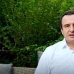 Nis sot zbatimi i marrëveshjes, Kurti mesazh serbëve të Kosovës : Ndërroni targat, trashëgimia e Millosheviçit synon t’ju mbajë të izoluar