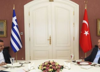 Të huaj në një tryezë, darka e sikletshme e dy liderëve, Edogani dhe Mitsotakis shmangin çdo kontakt me njëri-tjetrin