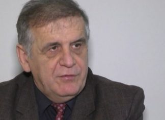 Kryeministrja serbe viziton Mitrovicën, mbulon simbolet kombëtare të targave, Spahiu: Hap i rëndësishëm i Serbisë drejt Kosovës