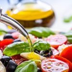 Tre ushqime që nuk duhet t’i hani kur jeni në dietë