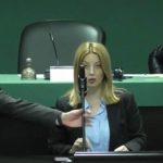 Skandal në Këshillin e Qytetit të Shkupit: Sllavevski ia merr mikrofonin Arsovskës (VIDEO)