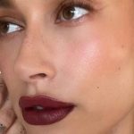 Info Shqip: Buzëkuqi i Hailey Bieber është trendi më i mirë i vjeshtës ’22