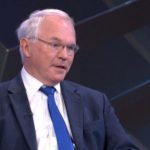 Serbia “mes dy zjarresh”, ja mesazhi i ambasadorit amerikan që do t’i bëjë serbët të flasin me vete