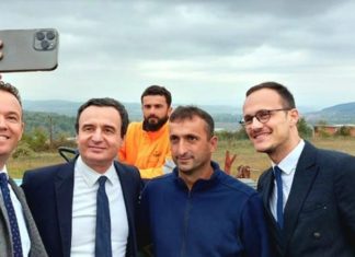 Kurti tallet me gazetaren: Na ndiqte nëpër ara, po më pyeste me insistim për Lajçakun, e pyeta traktoristin, ai tundi kokën e i dha gaz traktorit