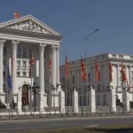 Ende zgjasin analizat për ndërrimin e orës